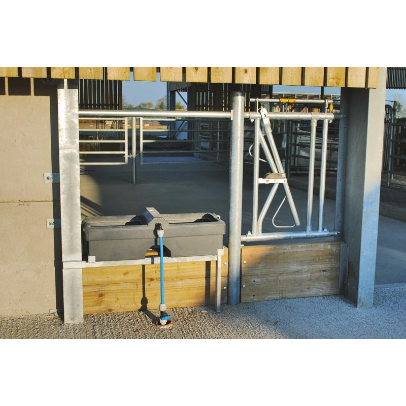 Abreuvoir Polybac 72 M double avec rebord intérieur et support de f...