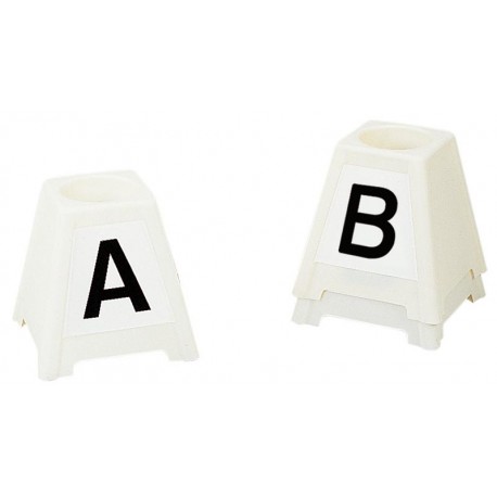 Jeu de plots avec autocollants pour parcours de dressage